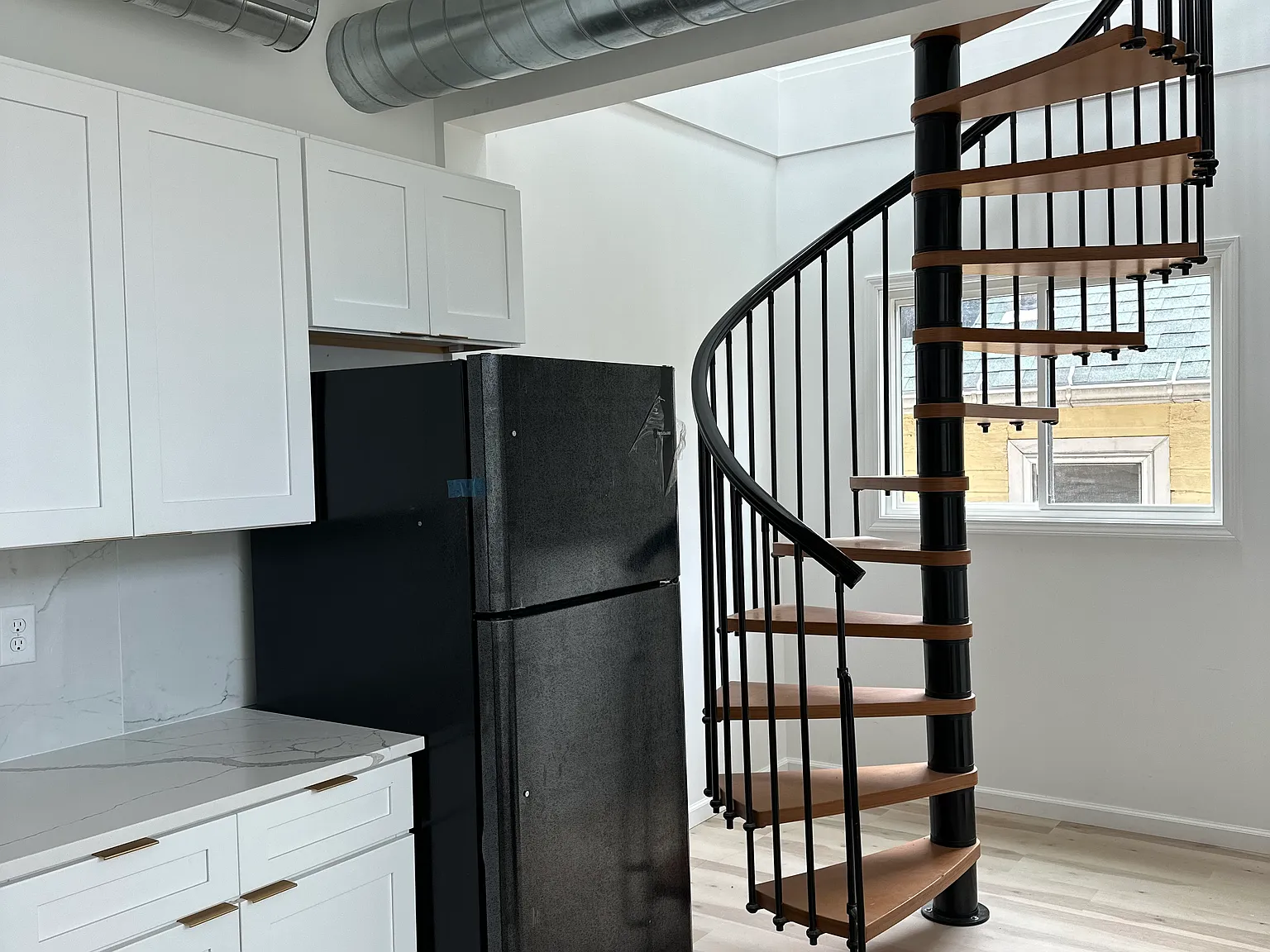 4 bed, 2300 sqft, $3,000 — Photo 3