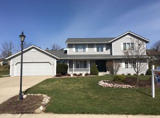22070 Peterhill Ct, Waukesha, WI 53186