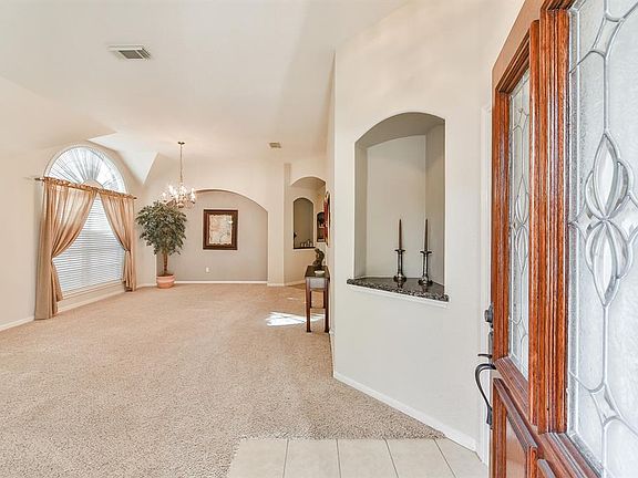 3rd image of 923 Rock Springs Dr
