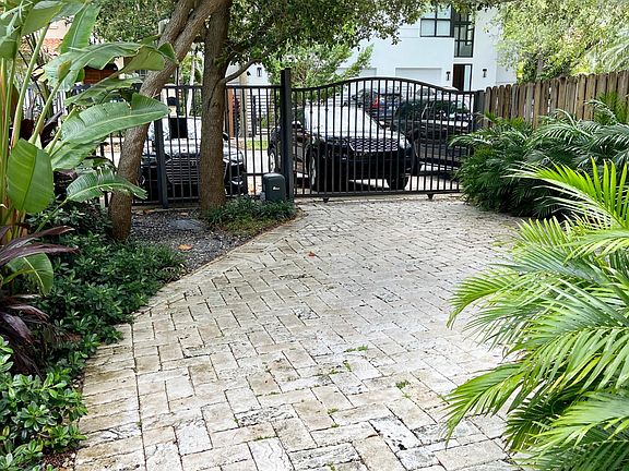 2nd image of 3139 Day Ave #3139