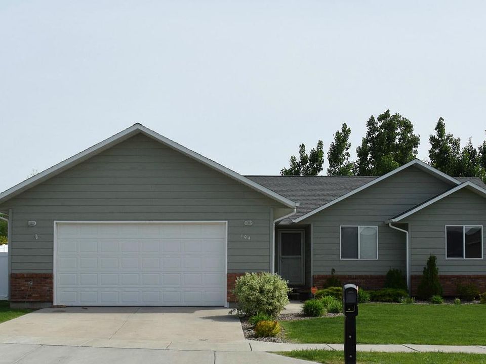 1st image of 104 32nd Ave NE