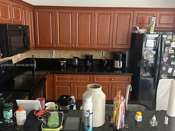 5th image of 11633 NW 78th St