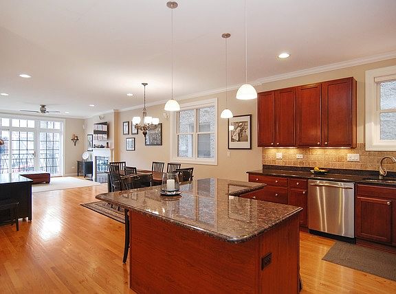 5th image of 2940 N Damen Ave APT 1S