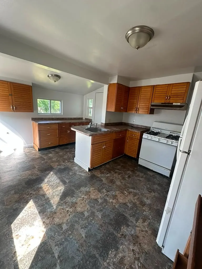 4 bed, $2,200 — Photo 4