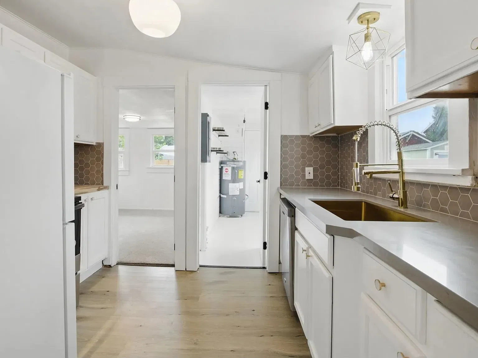 3 bed, 972 sqft, $2,590 — Photo 4