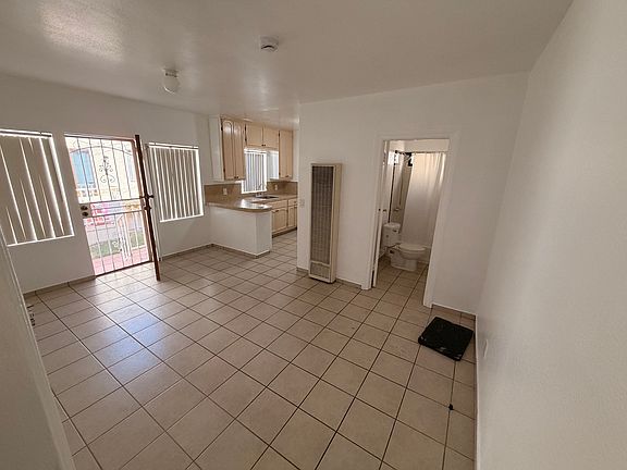 4th image of 4410 N Figueroa St