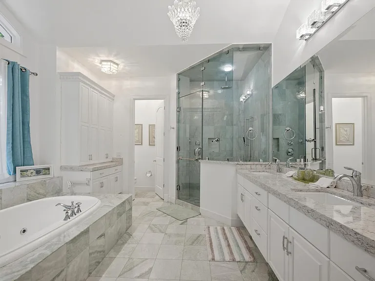 2540 Half Moon Walk — Photo 29
