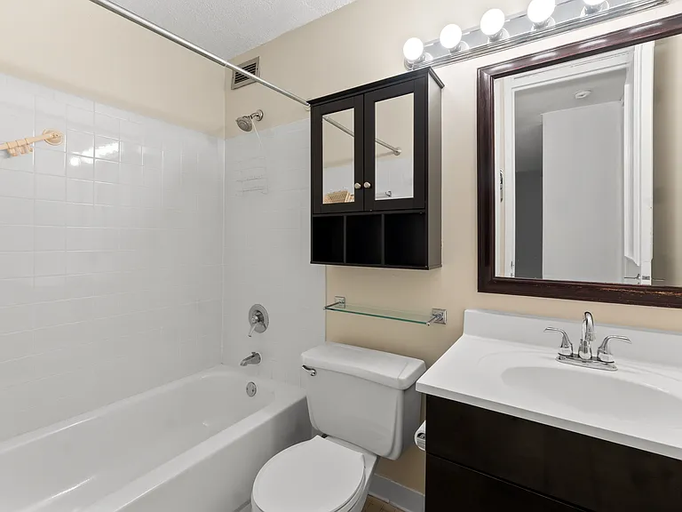 2728 N Hampden Ct #301E — Photo 9