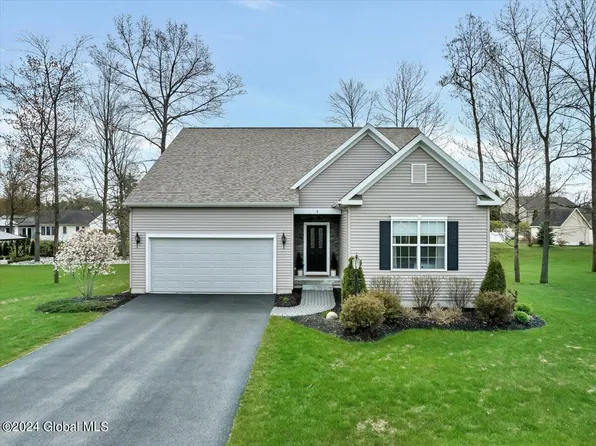 8 Wedgewood Drive, South Glens Falls, NY 12803