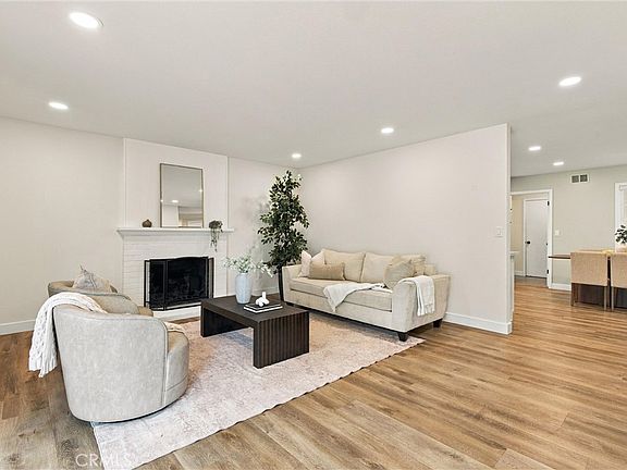 4th image of 9657 Lark Cir