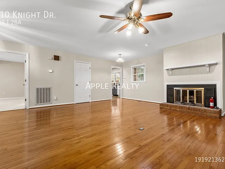 810 Knight Dr — Photo 3