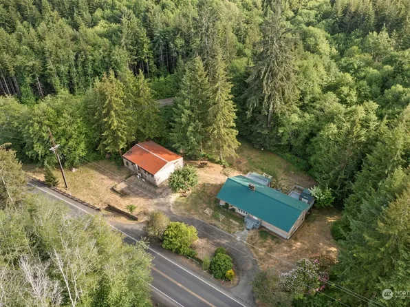 215 Ocean Beach Road, Hoquiam, WA 98550