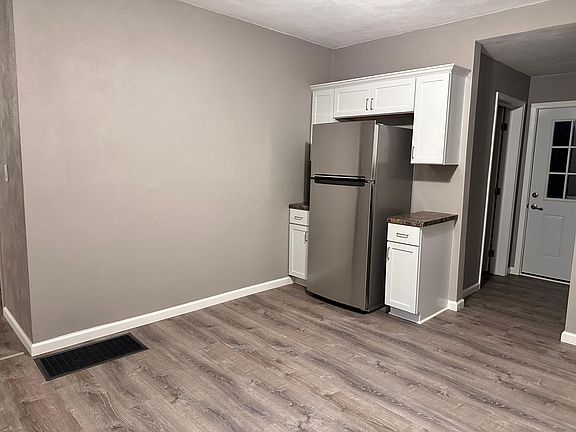 4th image of 105 E Macoupin St #1