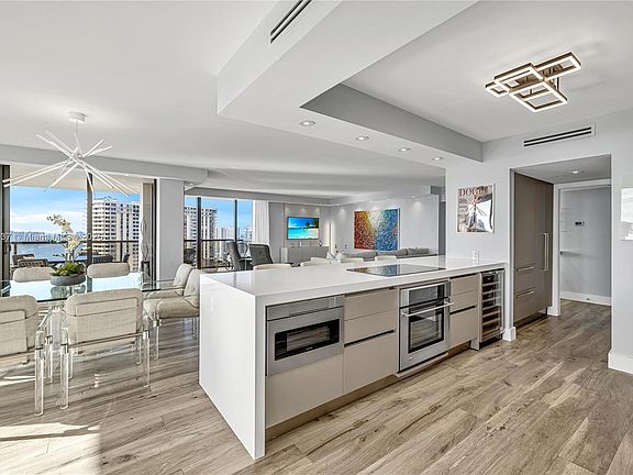 5th image of 19667 Turnberry Way APT 25K