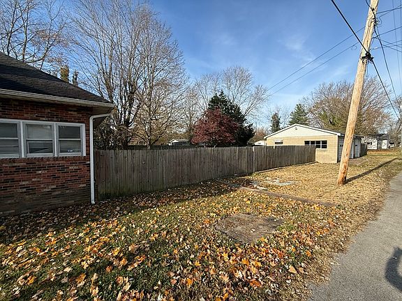 3rd image of 107 W Thompson St