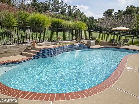 2nd image of 7171 Brewster Ln