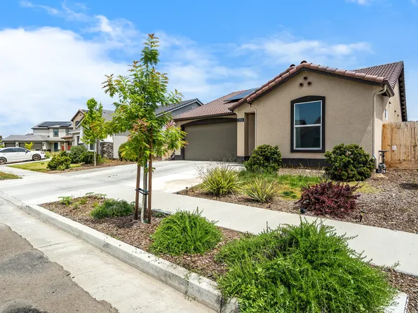 2234 S Oakhurst Ct, Visalia, CA 93292