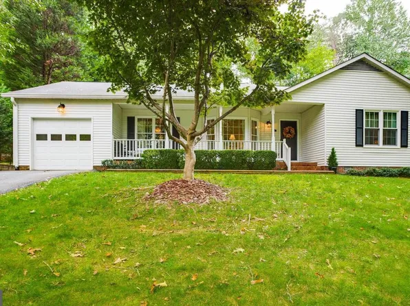 2051 Farragut Dr, Stafford, VA 22554