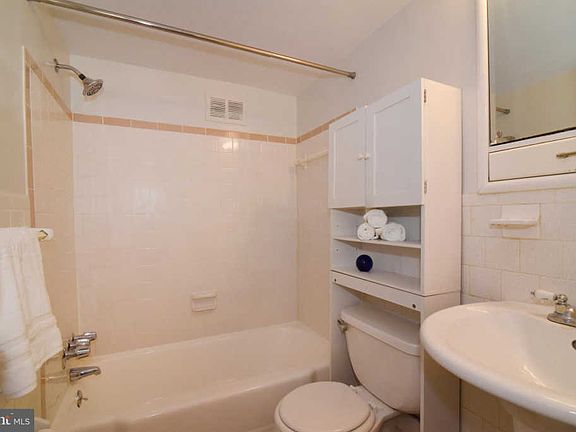 5th image of 5831 Quantrell Ave APT 106