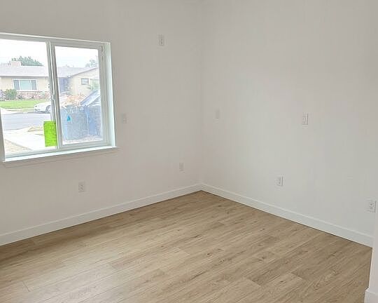 5th image of 696 Yucca Dr Unit 3