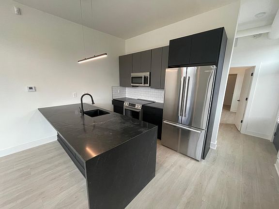 2nd image of 1240 Oak St #5