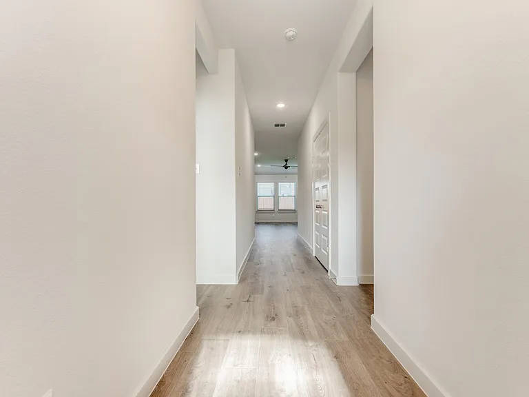 4908 Pebblewood Dr — Photo 3
