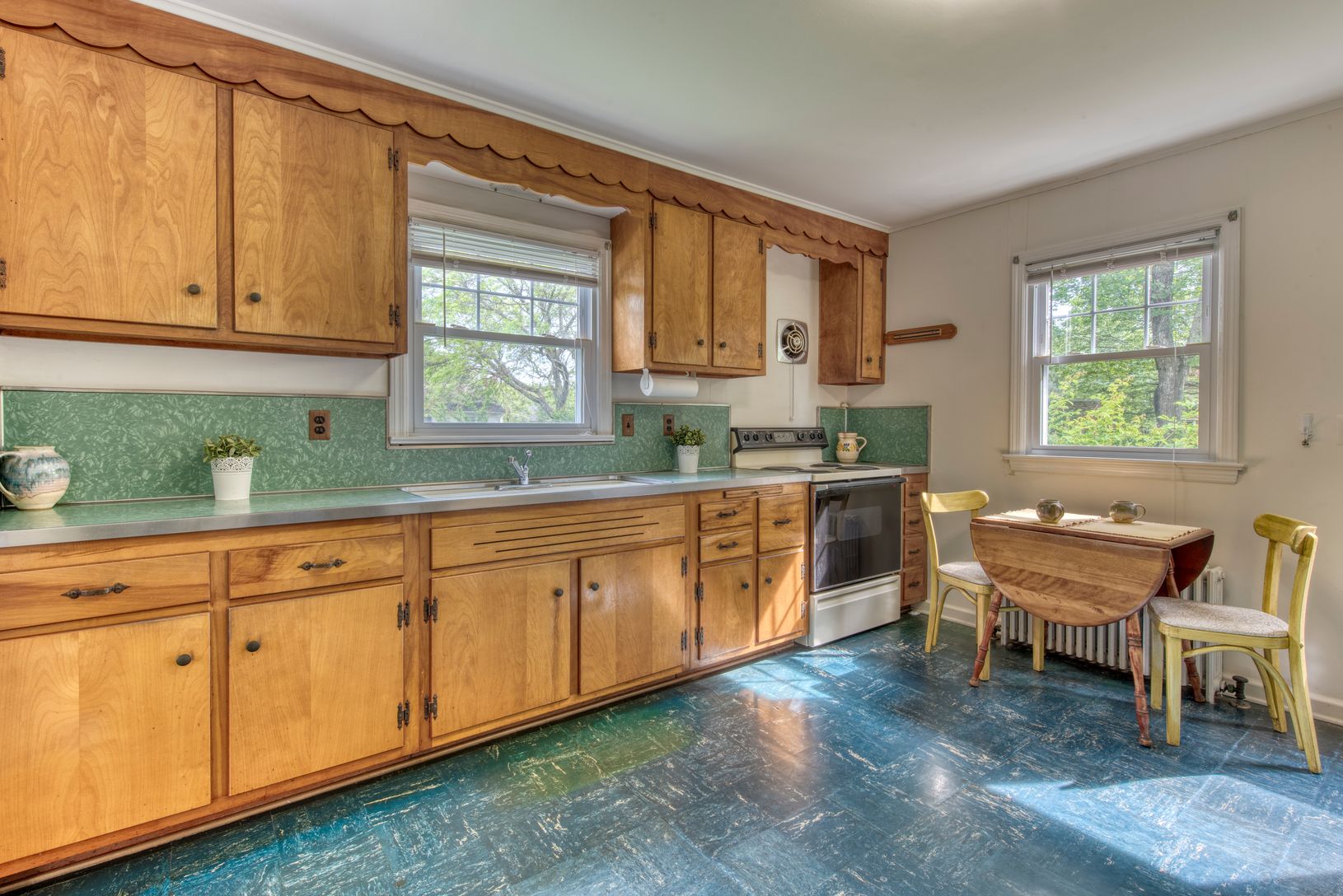  Adorable  vintage eat in kitchen