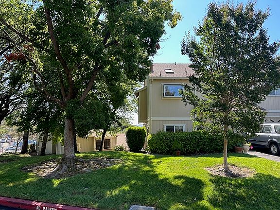 3rd image of 31 Acorn Cir