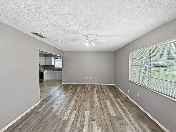 4th image of 3122 Green Acres Ave
