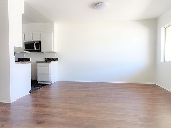 3rd image of 5335 Yarmouth Ave #307