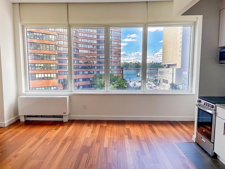 1st image of 600 W 42nd St #517