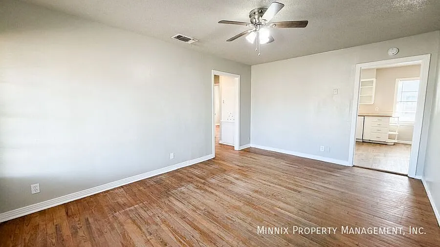 4 bedroom/2 bath | 2015 38th St Near Tech Terrace — Photo 4