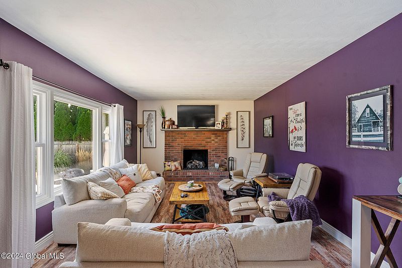 5th image of 23 Windsor Drive