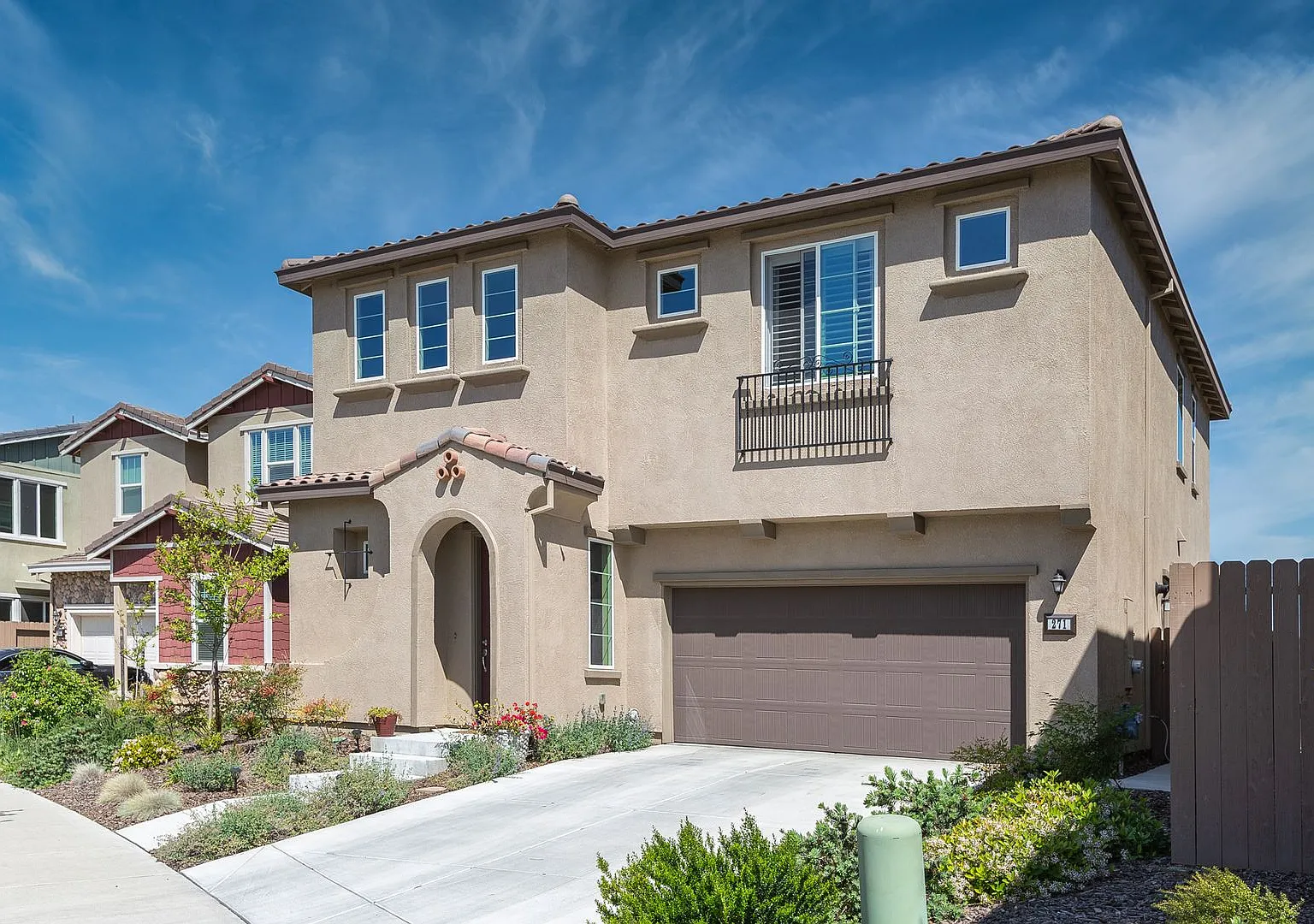 Immaculate single owner home in Natomas w/generous open layout — Photo 1