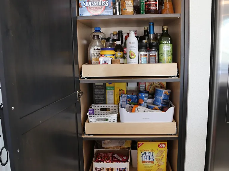 Pantry with 4 pull out drawers