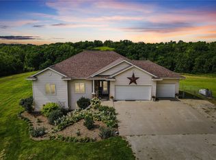 231 Prairie Chapel Rd, Central City, IA 52214