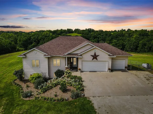231 Prairie Chapel Rd, Central City, IA 52214