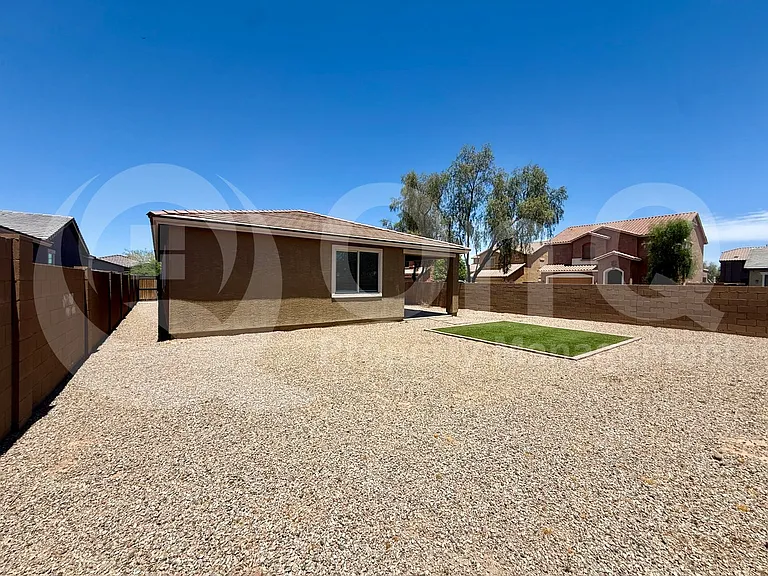 1265 E Kingman St — Photo 47