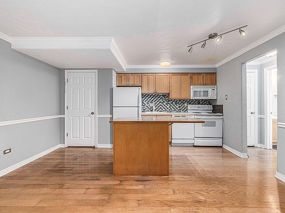 5th image of 1243 Vine St APT 11