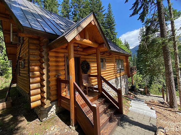 A path of pavers leads you to the main entrance of Copperwood.>