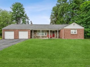 6 Woodlawn Ave, New Windsor, NY 12553