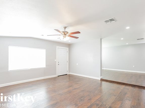 4th image of 2026 E Don Carlos Ave