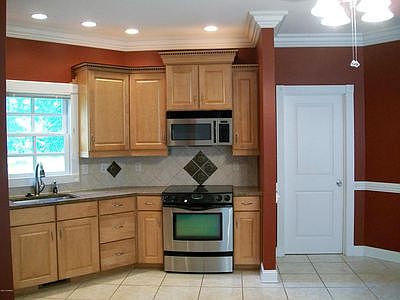 Kitchen & Full Bathroom