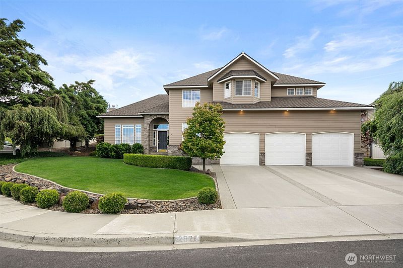 3rd image of 2021 Broadhurst Place