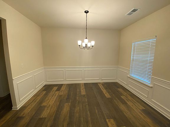 3rd image of 5612 Amelia Ln
