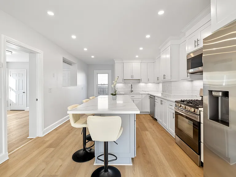 14 Plymouth Ave #A — Photo 8