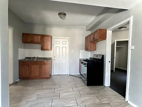 3rd image of 2531 N Tripp Ave #4R