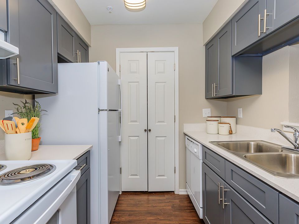 2 Bed/1Bath kitchen