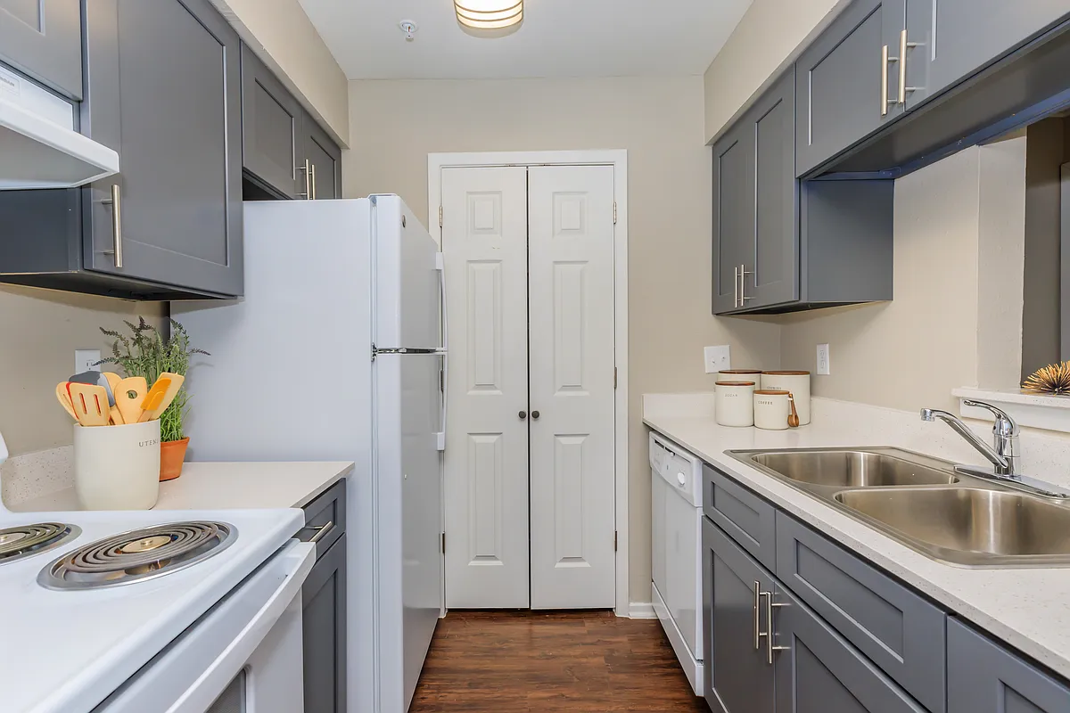 2 Bed/1Bath kitchen - 333 Holly