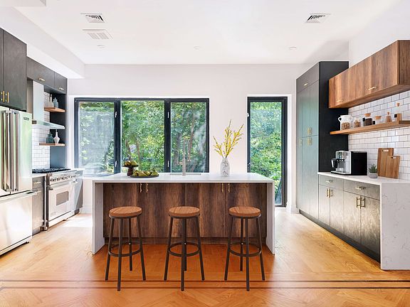 2nd image of 10 Monroe St #Townhouse